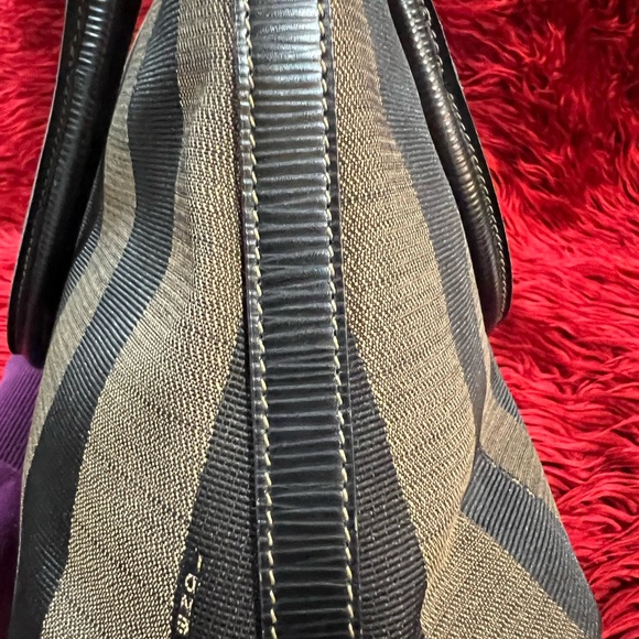 ♦️💯 Authentic Vintage FENDI Penguin Stripe Dome Satchel Bag♦️ - Picture 6 of 15